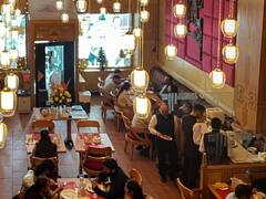 दिल्ली: नए साल को लेकर सजे रेस्टोरेंट और डिगिंग कैफे, 3 साल बाद बंपर कमाई की उम्मीद