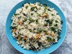 नए साल पर घर में ही है पार्टी का प्लान तो मेहमानों के लिए बनाइए मटर पुलाव, ये है इसकी रेसिपी