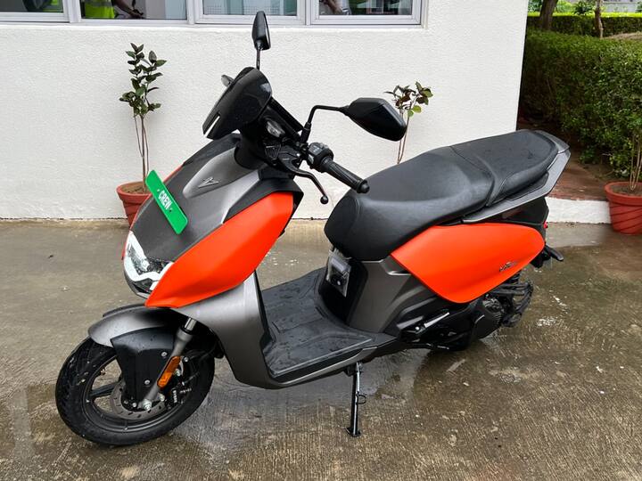 Hero Vida — Amongst various electric scooters, the Vida is the newest entrant and comes with a 3.94kWh battery which claims to give a charge of 165km. The other big advantage is the removable battery which reduces the charging time. Alongside the futuristic design, you also get various tech oriented features as well along with 3 riding modes. The riding performance and the design are some of the stand out points of the bike plus some of the features. (Source: Somnath Chatterjee)