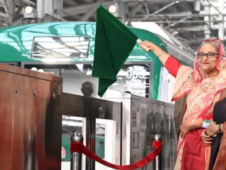 PM Sheikh Hasina inaugurated Bangladesh country first metro rail service running from Uttara to Agargaon know details marathi news Bangladesh First Metro Rail : बांगलादेशमध्ये पहिली मेट्रो रेल्वे सुरू, पंतप्रधान शेख हसीना यांनी दाखवला हिरवा झेंडा!