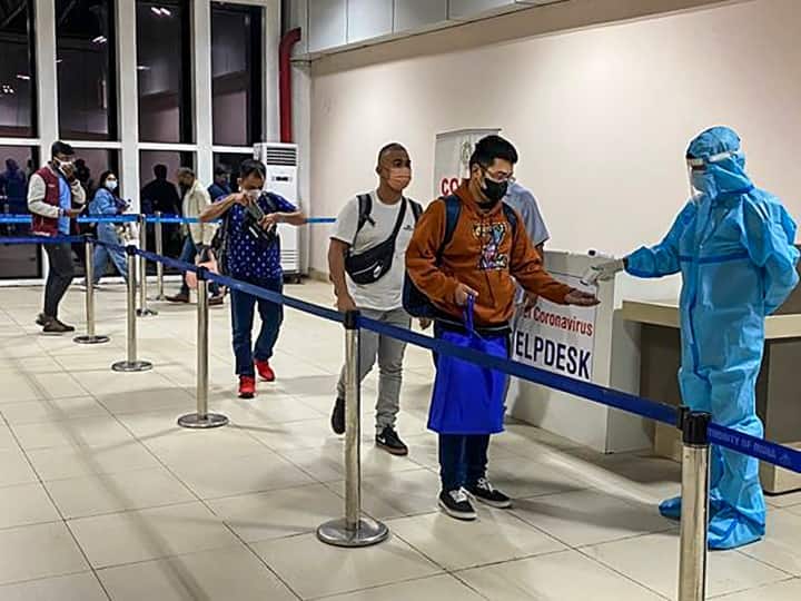 coronavirus in india random covid testing in indian airport found 53 passenger covid 19 positive Coronavirus : काळजी घ्या! परदेशातून आलेले 53 प्रवासी कोरोना पॉझिटिव्ह, नव्या वर्षात कोरोनाचा धोका कायम
