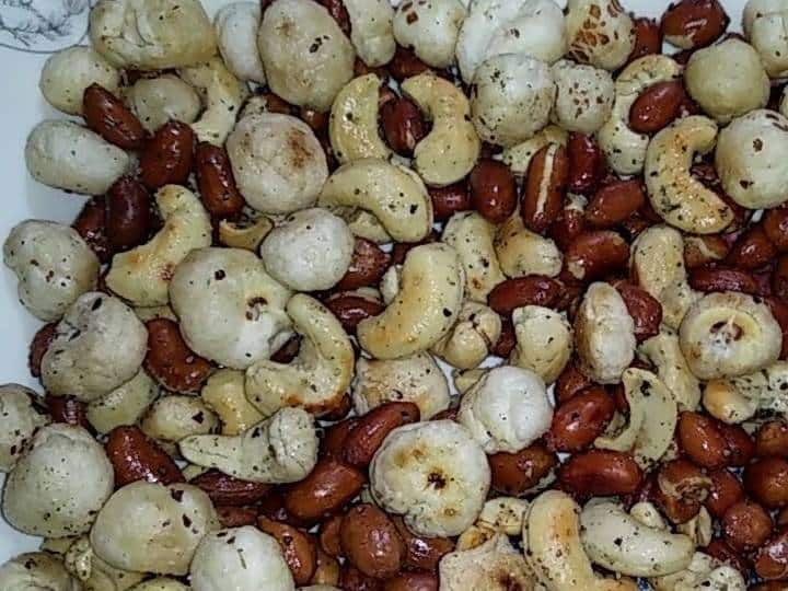 You also eat makhana after frying it in ghee or oil.