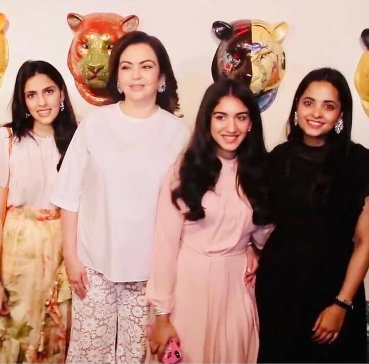 न्यूयॉर्क यूनिवर्सिटी से पॉलिटिकल और इकोनॉमिक्स में ग्रेजुएशन करने वाली राधिका बिजनेस में माहिर हैं. (PHoto: Instagram/ Radhika merchantFC)