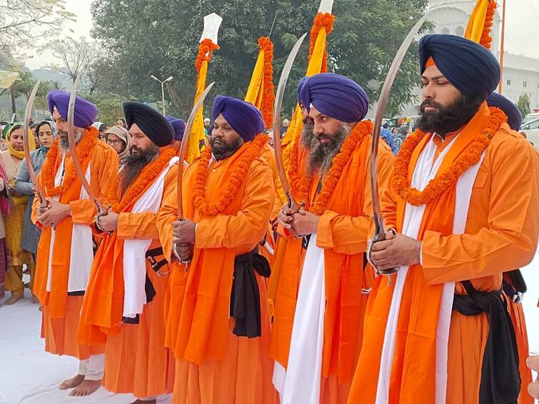 Guru Gobind Singh Jayanti 2022: On the occasion of the birth anniversary of Guru Gobind Singh, a large number of people reached Takht Sri Kesgarh Sahib. Guru Gobind Singh Jayanti 2022 : ਗੁਰੂ ਗੋਬਿੰਦ ਸਿੰਘ ਦੇ ਪ੍ਰਕਾਸ਼ ਪੁਰਬ ਮੌਕੇ ਤਖਤ ਸ੍ਰੀ ਕੇਸਗੜ੍ਹ ਸਾਹਿਬ ਵਿਖੇ ਵੱਡੀ ਗਿਣਤੀ 'ਚ ਪਹੁੰਚੀ ਸੰਗਤ