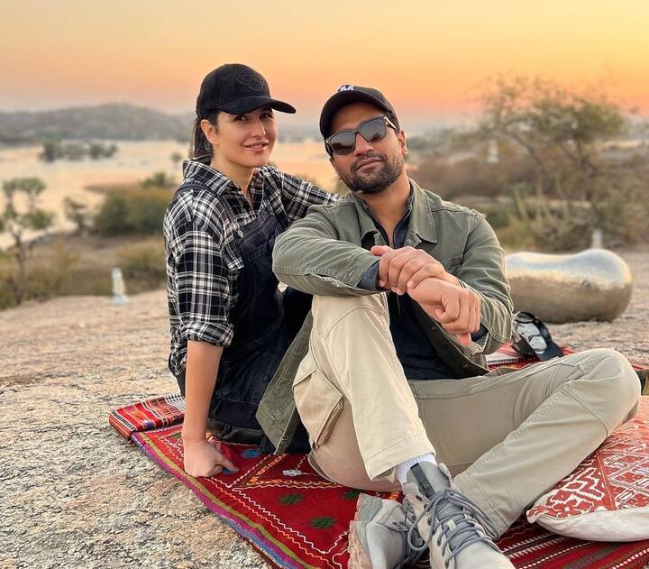 कैटरीना और विक्की जंगल सफारी को एंजॉय करते हुए दिखाई दे रहे हैं. हाल ही में कैटरीना ने कुछ तस्वीरें शेयर की हैं जिसमें कैजुअल लुक में ये कपल काफी खूबसूरत लग रहा है. (Photo Credit- Instagram)