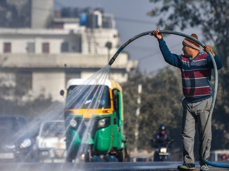 'Venting Frustration': AAP Leader Shares Video Of BJP MLA Assaulting Sanitation Worker In Delhi