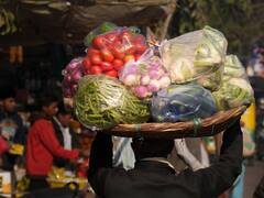 दिल्ली वालों को बढ़ती महंगाई के बीच मिली बड़ी राहत, हरी सब्जियों के दाम में हुई भारी गिरावट