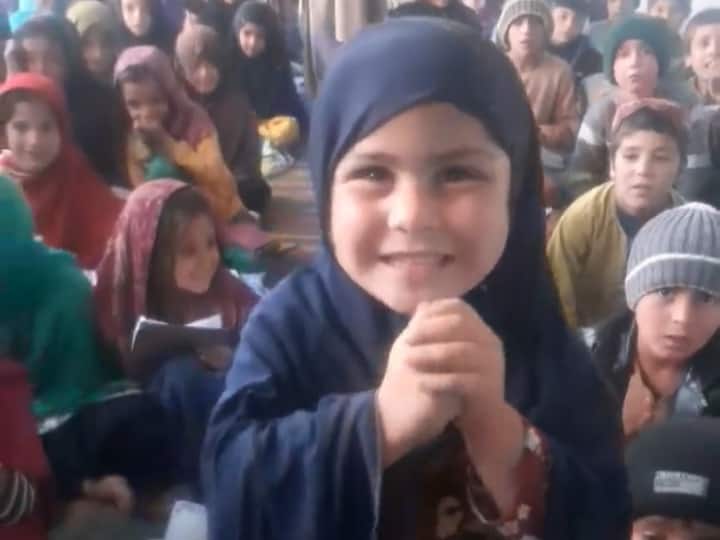 Little Afghan girl Viral video retweeted by Bollywood Star Raveena Tondon video shared by journalist Afghan Little Girl: ABCD बोलते हुए कितनी प्यारी लगती है अफगानी बच्ची, आप भी देखें दिल को छू देने वाला वीडियो