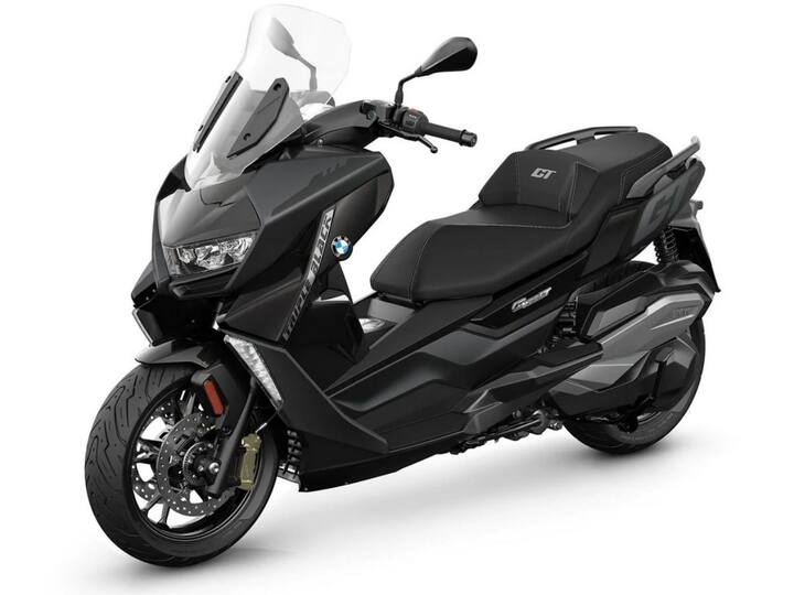 BMW C400 GT — The C400 GT from BMW happens to be the most expensive scooter in India right now and comes with performance or road presence which is similar to a superbike! It gets a liquid cooled engine and a CVT gearbox. The design is also aggressive and different for a scooter while it is made for long distance riding with loads of features and comfort. There is more space on offer now and it is much like a luxury BMW car while the price-tag is also unlike any other scooter. (Source: Somnath Chatterjee)