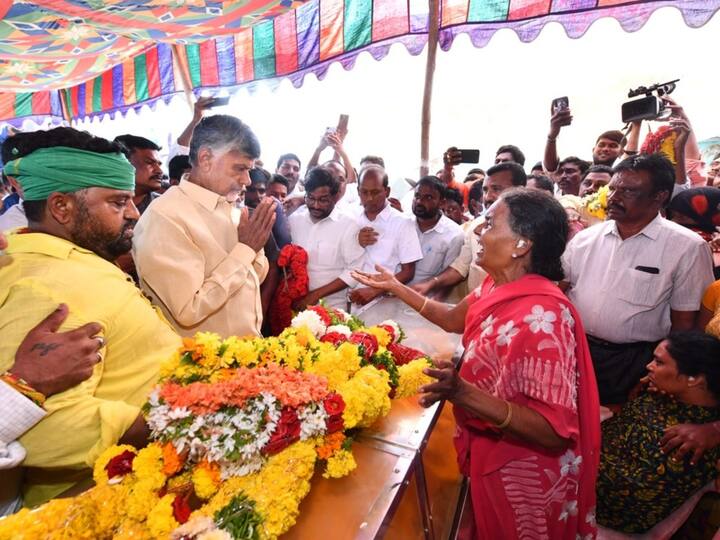 Eight people died and eight others were injured in a stampede that occurred during a TDP event in Kandukuru on Wednesday evening.