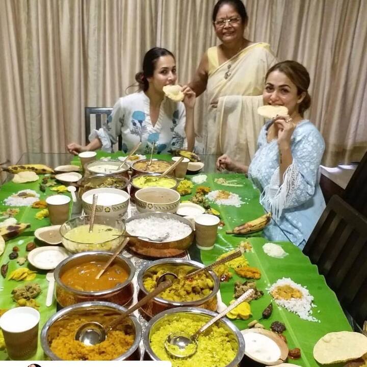ये घर का डायनिंग एयरिया है. जहां बड़े से टेबल के साथ चेयर्स लगाई गई है. तस्वीर में अमृता अपनी बहन मलाइका और मां के साथ नजर आ रही हैं.