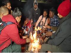 In Pics: बिहार के कई जिलों में शीतलहर से हाल बेहाल, ठंड से लोग परेशान, अलाव बना सहारा, देखें तस्वीरें