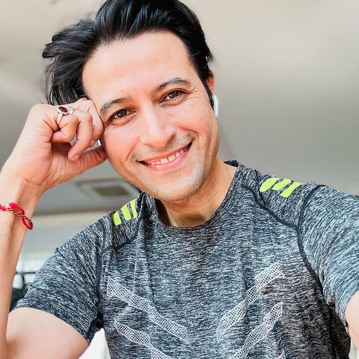 अपूर्व अग्निहोत्री बॉलीवुड की कई फिल्मों में नजर आ चुके हैं. इतना ही नहीं वो शाहरुख खान और सनी देओल जैसे एक्टर्स के संग भी सेकंड लीड कर चुके हैं. लेकिन फ्लॉप साबित हुए और टीवी इंडस्ट्री में टॉप के एक्टर्स में गिनती होती है. (Photo Credit- Apurva Agnihotri Instagram)