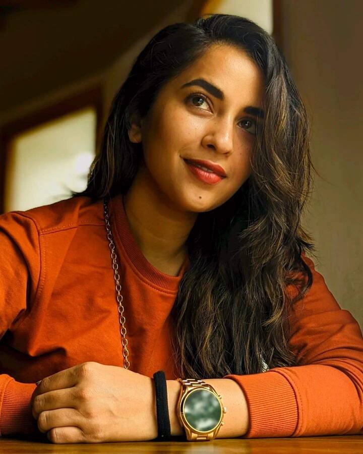 'నేను సీతా దేవి ‘ సినిమాతో కోమలి టాలీవుడ్‌‌లోకి ఎంట్రీ ఇచ్చింది వైజాగ్ బ్యూటీ కోమలి ప్రసాద్ .Photo Credit: Komalee Prasad/Instagram