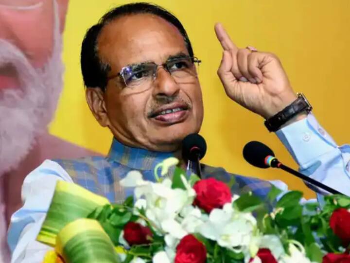 MP CM Shivraj Singh Chouhan announced- from next year the elderly will be taken for Teerth yatra by aeroplane ann MP: कमलनाथ के वादे के बाद CM शिवराज की बुजुर्गों को सौगात, हवाई जहाज से कराई जाएगी तीर्थ यात्रा