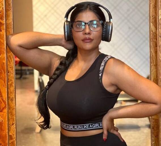 अभिनेत्री रेश्मा पासुपुलेतीचा वेड लावणारा फिटनेस लूक