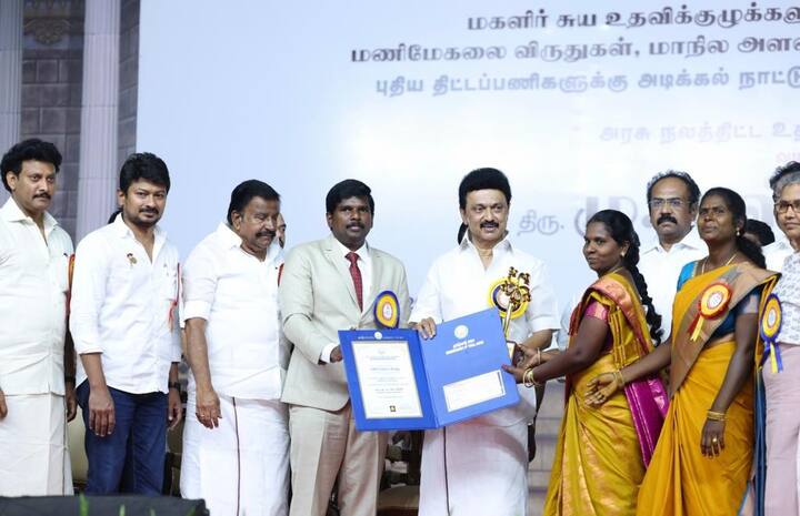 மகளிர் சுய உதவிக்குழுக்களுக்கு கடனுதவிகள், மணிமேகலை விருதுகள், மாநில அளவிலான வங்கியாளர் விருதுகளை வழங்கினார்