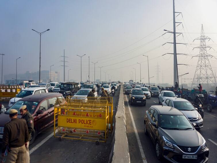 Delhi Police deploy 18000 police personnel safe New Year 2023 celebrations national capital Traffic Advisory Roads To Avoid Delhi Police To Deploy 18,000 Cops To Ensure Safe New Year Celebrations