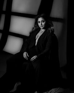 Rashmi Desai Pics: ओपन कोट पहन रश्मि देसाई देसाई ने दिए ऐसे पोज़, तस्वीरों से नज़र हटाना होगा मुश्किल