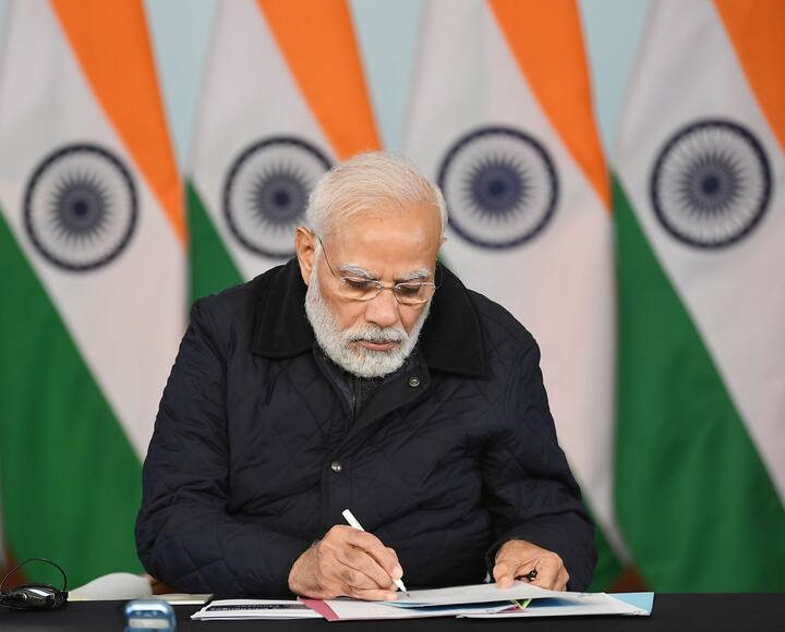 পূর্ব রেল কর্তৃপক্ষ জানিয়েছে, বুধবার রাত থেকে বন্ধ করে দেওয়া হয়েছে নিউ কমপ্লেক্সের ২১, ২২ ও ২৩ নম্বর প্ল্যাটফর্ম।  বৃহস্পতিবার সারাদিন এবং শুক্রবার দুপুর ২টো পর্যন্ত ওই প্ল্যাটফর্মগুলি পুরোপুরি বন্ধ থাকবে।