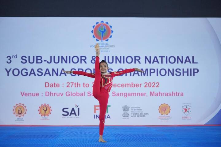 पारंपारिक योगा बरोबरच संगीतावर आधारित योग प्रात्यक्षिकांनी सर्वांचेच लक्ष वेधून घेतले..