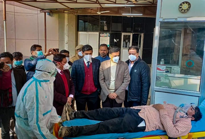 চিকিৎসার সরঞ্জামের দিকেও খেয়াল রাখা হচ্ছে। হঠাৎ করে কোভিড সংক্রমণ বেড়ে গেলে কীভাবে তা মোকাবিলা করা যাবে। সেদিকেও খেয়াল রাখা হচ্ছে।