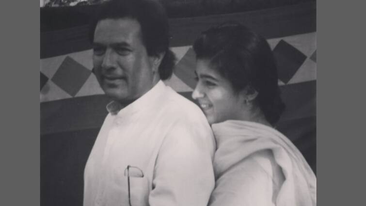 Twinkle shares cutest childhood pic with Rajesh Khanna on their shared birthdays, know in details Bollywood Celebrity Updates: বাবা-মেয়ের একইদিনে জন্মদিন, রাজেশ খন্নার অদেখা ছবি পোস্ট টুইঙ্কলের