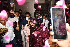 Anant Ambani और Radhika Merchant का उदयपुर एयरपोर्ट पर हुआ ग्रैंड वेलकम, रोका सेरेमनी के बाद अंबानी परिवार की पहली तस्वीरें