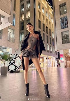 Mouni Roy: ਡਿੱਗਦੇ ਤਾਪਮਾਨ 'ਚ 'ਨਾਗਿਨ' 'ਤੇ ਚੜ੍ਹੀ ਗਰਮੀ! ਸੈਕਸੀ ਫਿਗਰ ਫਲਾਂਟ ਕਰਨ ਲਈ ਉਤਾਰ ਦਿੱਤਾ ਕੋਟ, ਫਿਰ ਵੀ ਹੋਈ ਟ੍ਰੋਲ