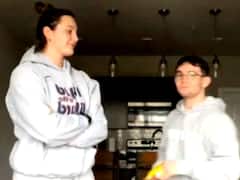 'जिसकी गर्लफ्रेंड लंबी उसका भी बड़ा नाम है', लंबी गर्लफ्रेंड होने के कई फायदे आप भी जान लीजिए