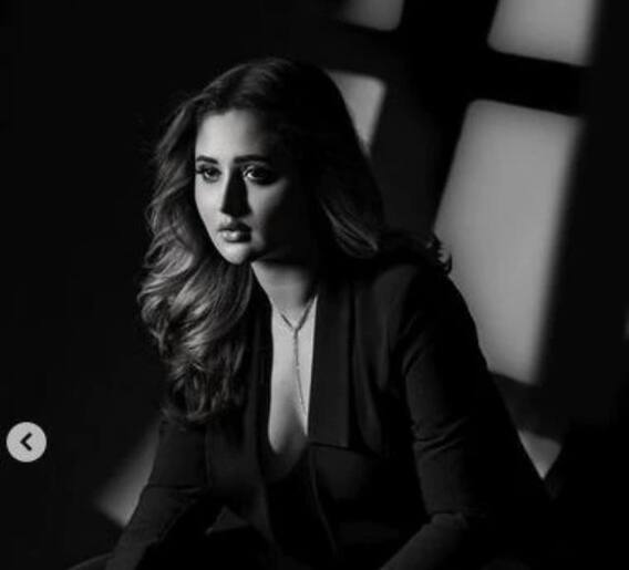 रश्मी देसाईने ओलांडल्या सर्व मर्यादा