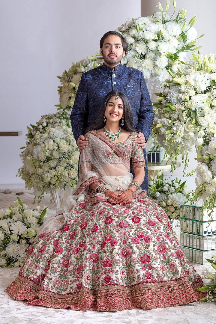 अनंत अंबानी आणि राधिका मर्चंटचा रोका मुंबईत नाही तर राजस्थानमध्ये झाला.