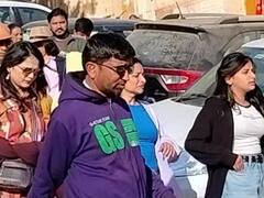 नए साल का स्वागत करने जैसलमेर पहुंचे लाखों सैलानी, कोरोना गाइड लाइन को कर रहे नजरंदाज