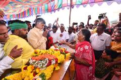 Chandra Babu: కందుకూరు మృతుల కుటుంబాలను పరామర్శించిన చంద్రబాబు