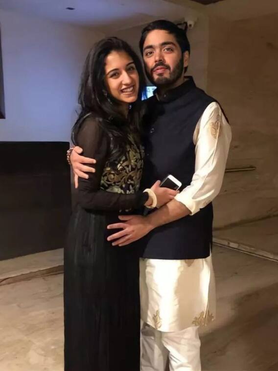 कैसा है राधिका मर्चेंट का परिवार