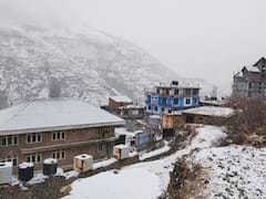 IN Pics: नए साल से पहले शिमला सहित इन जगहों पर बर्फबारी, फाहे देख झूम उठे पर्यटक