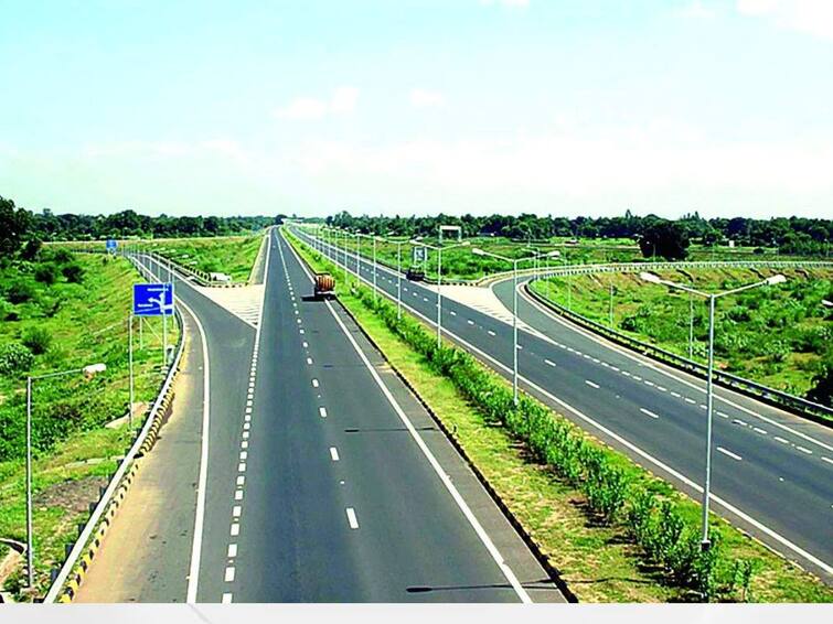 Ratnagiri Nagpur highway work stopped by farmers in kolhapur district allegation of looting by agents Nagpur-Ratnagiri National Highway : रत्नागिरी - नागपूर महामार्गाचे काम कोल्हापूर जिल्ह्यातील शेतकऱ्यांनी बंद पाडले, एजंटांकडून लूट होत असल्याचा आरोप 