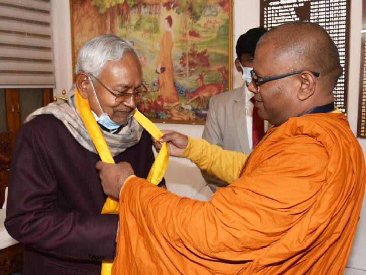 सुरक्षा को लेकर करीब डेढ़ घंटे तक बौद्ध श्रद्धालुओं को महाबोधि मंदिर के प्रवेश पर रोक लगा दी गई थी.