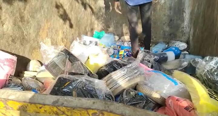 महापालिकेचे कर्मचारी पुण्यातील अनेक परिसरात नजर ठेवून असतात.