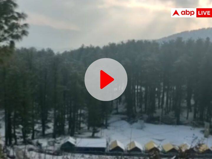 Jammu-Kashmir News The first snowfall of the season in Ramban's Patnitop, the faces of the tourists blossomed Jammu-Kashmir Weather: जम्मू-कश्मीर के पटनीटॉप में हुई ताजा बर्फबारी, वीडियो में देखें प्रकृति का खूबसूरत नजारा