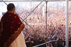 Nashik Shivpuran Katha : 5 लाखांहून अधिक भाविक, 25 क्विंटलची दालबट्टी, गर्दीचा व्हिडिओ पाहून थक्क व्हाल!