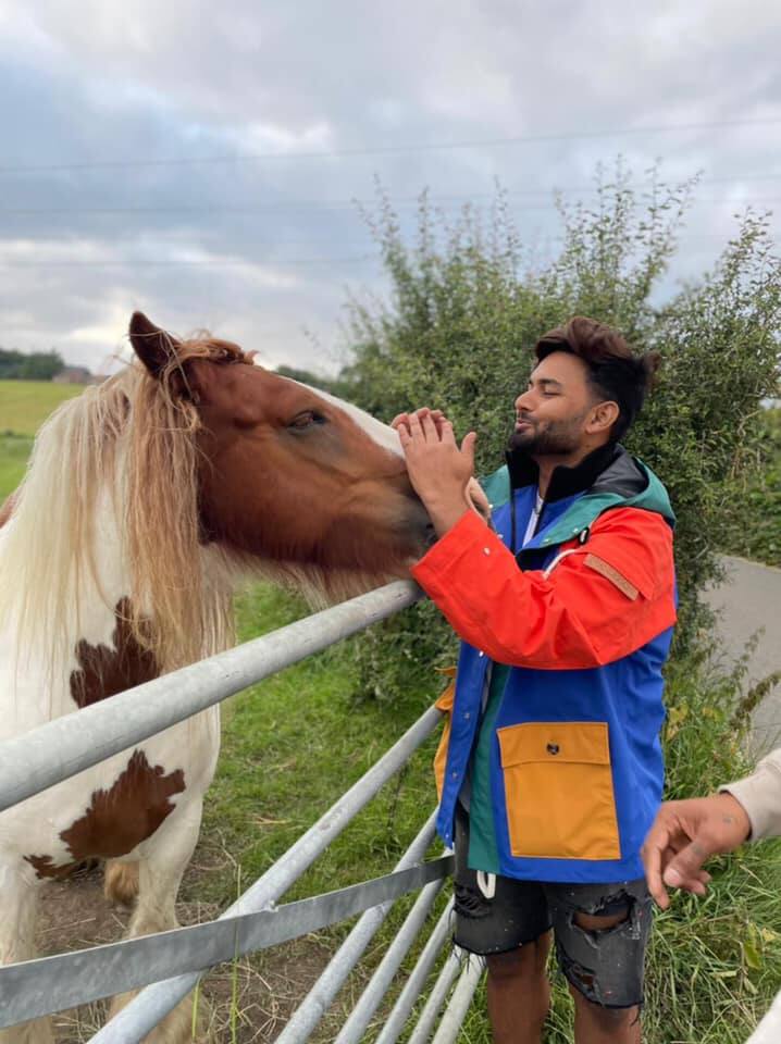সোশ্যাল মিডিয়ায় ছড়িয়ে পড়ে ঘটনার ভয়াবহ ছবি ও ভিডিও। গুরুতর জখম উইকেটকিপার হাসপাতালে ভর্তি। ভারতীয় ক্রিকেট বোর্ড থেকে (BCCI) বিবৃতি দিয়ে জানানো হয়েছে, পন্থ স্থিতিশীল। বিপন্মুক্ত। তবে শরীরের একাধিক জায়গায় বড়সড় চোট রয়েছে।