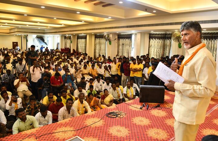 బీసీలకు అన్ని విధాలుగా అండగా ఉంటామని, బీసీలే టీడీపీకి వెనుముకగా అభివర్ణించిన చంద్రబాబు