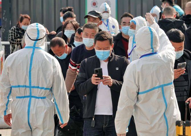 चीनमध्ये कोरोनामुळे मृत्यूचं तांडव सुरु आहे. याबाबत एका अमेरिकन संशोधन संस्थेचा धक्कादायक अहवाल समोर आला आहे.