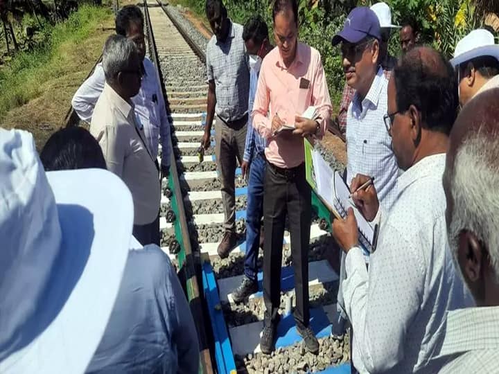 Theni: A test run was conducted by running the train from Bodi to Theni at a speed of 120 kmph TNN போடி To  தேனி - 120 கி.மீ., வேகத்தில் ரயிலை இயக்கி சோதனை ஓட்டம்