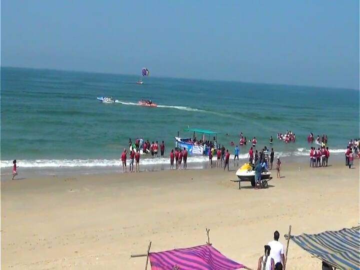 कोकणचे स्वच्छ सुंदर समुद्रकिनारे नेहमीच पर्यटकांना आकर्षित करतात.