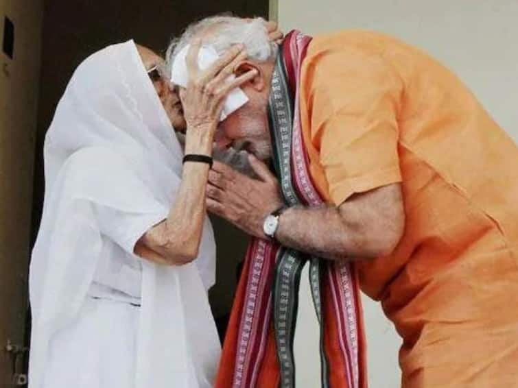 Narendra Modi's Mother Heeraben predicted for first time in 2012 that son become PM in national media Heeraben On Narendra Modi: నా కొడుకు ప్రధాని అవుతాడు, ఆ సమర్థత అతనికుంది - ముందుగానే ఊహించిన హీరాబెన్ మోడీ