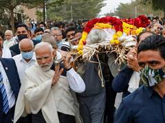 दिल्ली के डिप्टी सीएम मनीष सिसोदिया ने पीएम मोदी की मां के निधन पर जताया दुख, ट्वीट कर कही ये बात