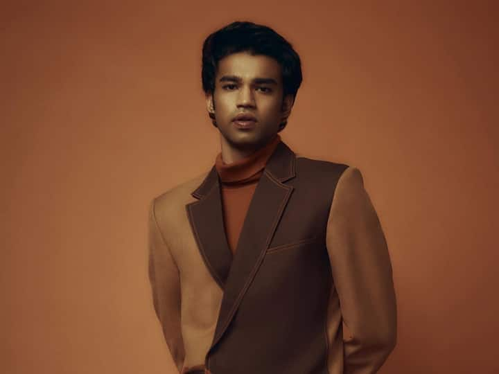 Babil Khan, whose debut film Qala recently won praise from moviegoers and critics, is gaining popularity for his sense of style. Let's look at his fashion choices.