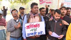 পুলিশের নির্দেশ উড়িয়ে, প্রতীকী ধর্নায় বসলেন SSC-র গ্রুপ সি ও গ্রুপ ডি-র চাকরিপ্রার্থীদের একাংশ